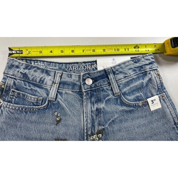 Arizona Jean Co. Juniors Size 3 Vintage Comfort Mom Shorts With 3" Inseam - Picture 3 of 11